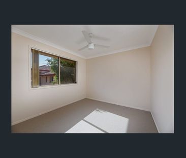 Spacious 3 Bedroom Townhouse In Prime Location - Photo 3