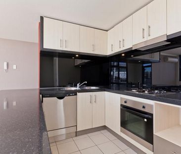 CENTRAL LOCATION, CLOSE TO EVERYTHING, HUGE BALCONY - Photo 4