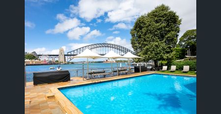 Fully furnished waterfront apartment with Lavender Bay views - Photo 2