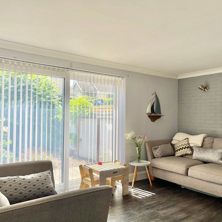 4 bedroom Three Bedroom Property with Studio Annexe to rent - Photo 1