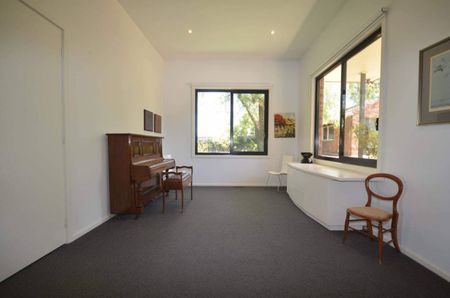 FULLY FURNISHED - UNAVAILABLE UNTIL FEBRUARY 2019 - Photo 3