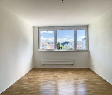 SEHR SCHÖNE ATTIKA 3,5 Zi.-Wohnung / MAGNIFIQUE ATTIQUE de 3,5 pièces - Photo 6