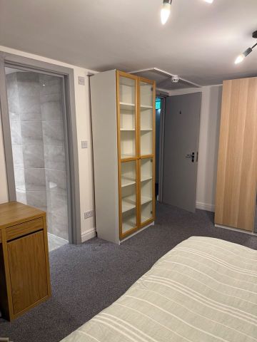 Room in a Shared House, Twyford Abbey Road, NW10 - Photo 3