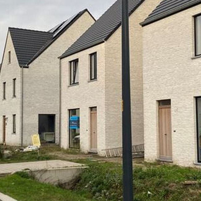 Woning te huur in Oostakker voor € 1.450 met 3 slaapkamers - Photo 1