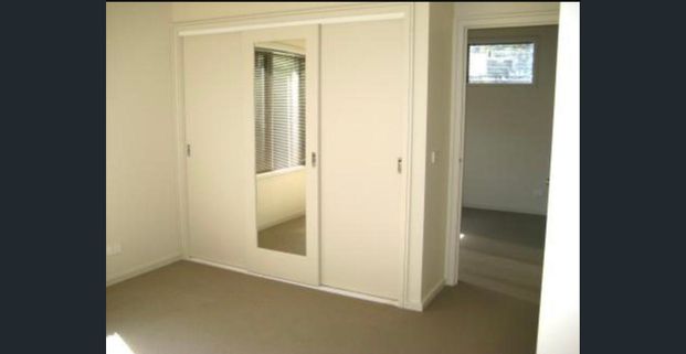 Immaculate Double-Storey Townhouse - Photo 1