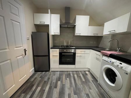3 bedroom flat to rent - Photo 3