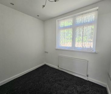 3 bed Apartment - To Let - Photo 3