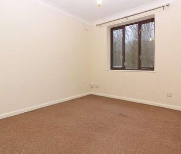 Walnut Tree - Bedroom Ground Floor Maisonette, MK7 - Photo 2