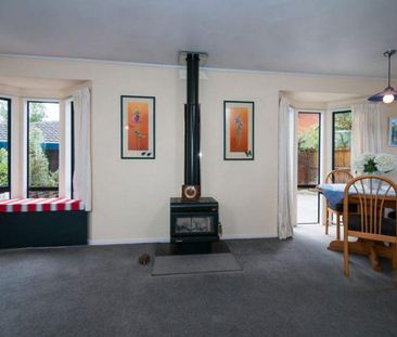 Sunny Family Home - Photo 6