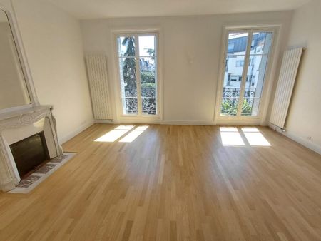 location Appartement T4 DE 111m² À PARIS - Photo 2