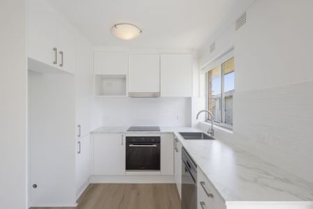 Beautifully updated, perfectly positioned - Photo 5