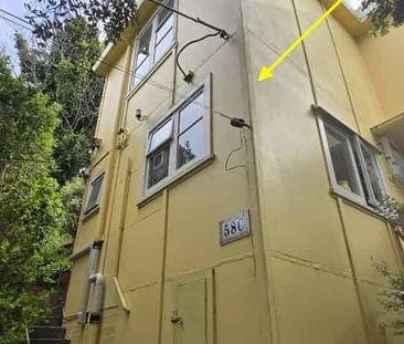 WELL PRESENTED STUDIO FLAT: - Photo 1