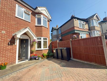 3 Bed Semi-Detached House, Strathmore Avenue, LU1 - Photo 4