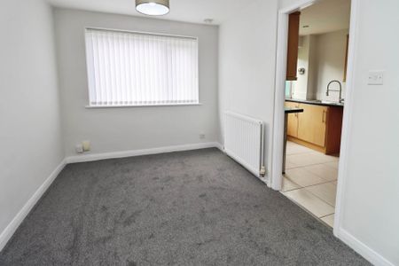 Baildon Green, Little Sutton - Photo 5