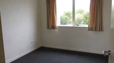 Modern, Warm & Low-Maintenance 2-Bedroom Apartment with Sunny Balcony and Secure Parking - Photo 2