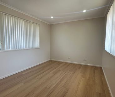 SPACIOUS RENOVATED 5-BEDROOM FAMILY HOME - Photo 3