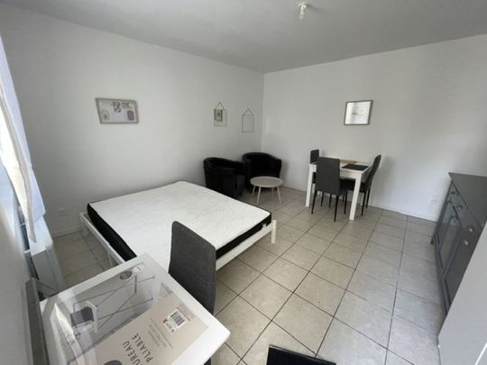 JOLI T1 BIS AU RDC PROCHE CENTRE VILLE - Photo 1