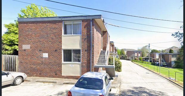 Refurbished 2-Bedroom Unit with Private Courtyard in Convenient Burwood East Location - Photo 1