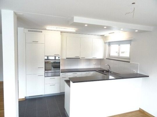 Moderne 5.5-ZW à 108 m² im 2. OG mit grossem Balkon - Photo 1