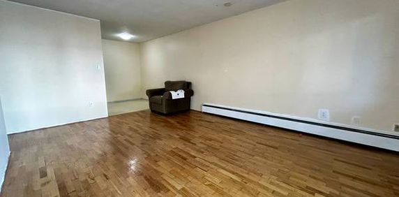 Spacious 1bed/1bath suite in Multifamily Bldg - Photo 2