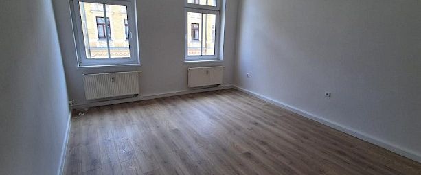 Neu renovierte 4-Zimmer-Wohnung mit Balkon am Stadtrand von Plauen! - Foto 1