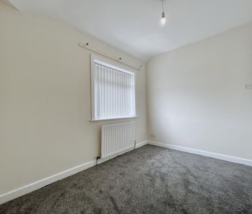 4 bedroom semi-detached house to rent - Photo 2