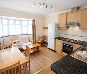 Avondale Gardens, Hounslow, TW4 - Photo 3