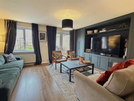 4 bedroom semi-detached house to rent - Photo 4