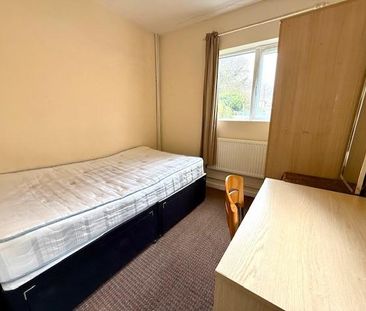 1 bedroom in a house share to rent - Photo 5