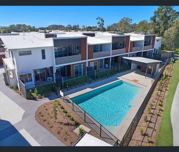 Modern one bedroom unit with courtyard - Photo 3
