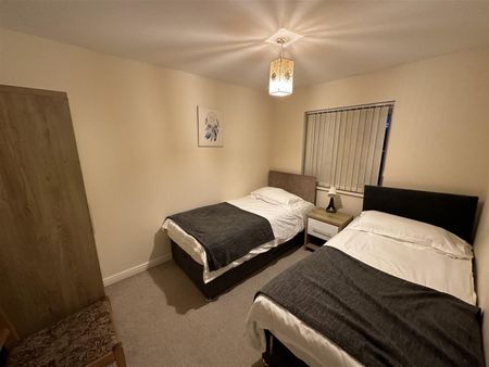 3 Bedroom Semi-Detached House for rent in Harris Road, Armthorpe, Doncaster - Photo 2