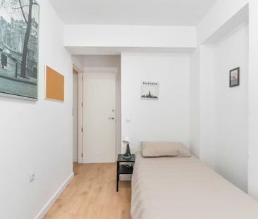 Calle de Pere de Valencia, Valencia, Valencian Community 46022 - Photo 6