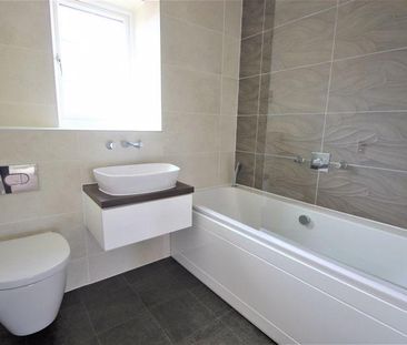 3 bedroom semi-detached house to rent - Photo 3