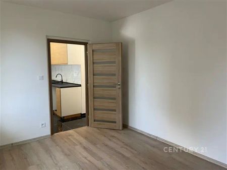 Moderní bydlení bez kompromisů: Kompletně zrekonstruovaný byt 3+1 s lodžií na ul. Jugoslávská - Photo 3