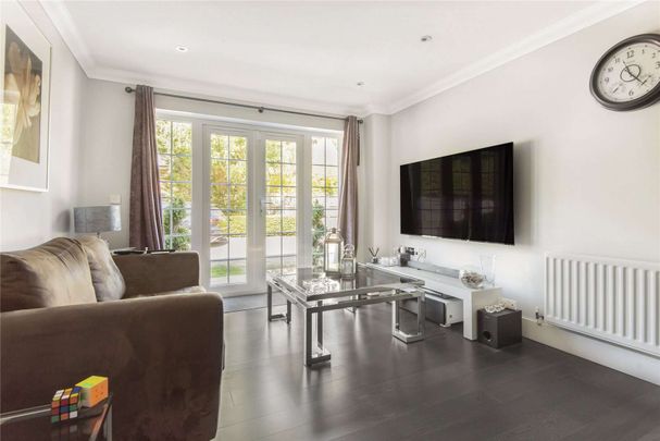 Two bedroom ground floor apartment with allocated parking. - Photo 1