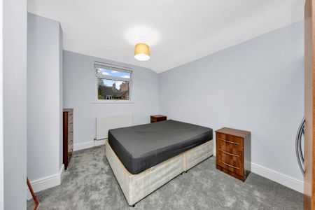 First Floor Flat - Photo 2