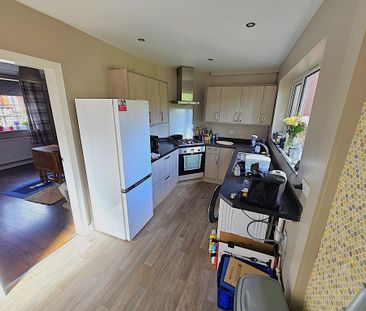 2 bedroom semi-detached house to rent - Photo 6