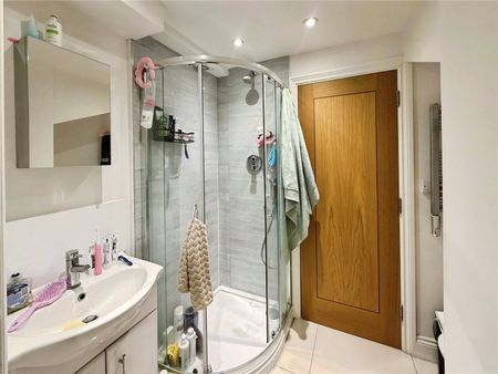 Armstrong Road, Englefield Green, Egham, Surrey, TW20 0RW - Photo 3