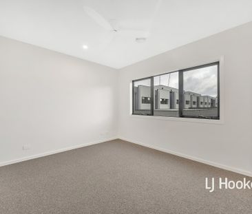 Stunning Luxury and Modern 5-Bedroom House for Lease! - Photo 3