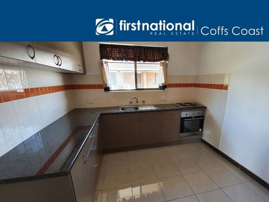 Recently updated unit - walking distance to Toormina Gardens Shopping Centre - Photo 1