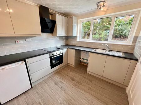 2 bedroom maisonette to rent - Photo 4