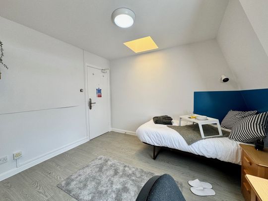 Cricklewood Lane, London, NW2 - Photo 1