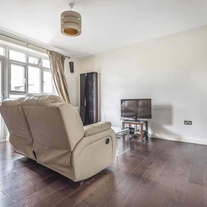 3 bedroom flat to rent - Photo 1