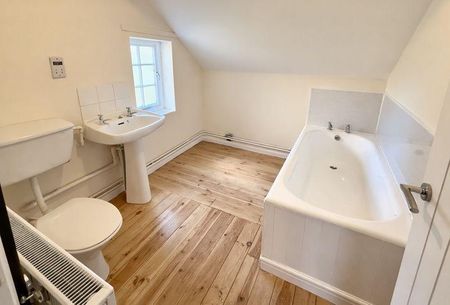 3 bedroom semi-detached house to rent - Photo 5