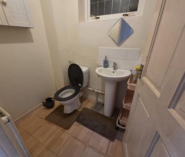 4 bedroom detached house to rent - Photo 2