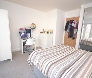 2 bedroom Flat To Let - Photo 6