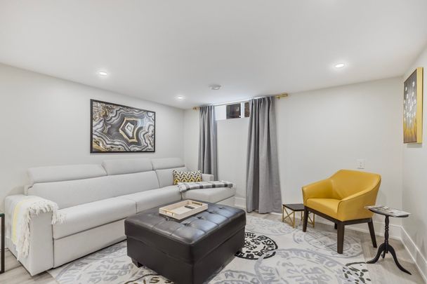 For Lease - 12 Tower Court Unit# Lower, Bradford West Gwillimbury, Ontario - Photo 1