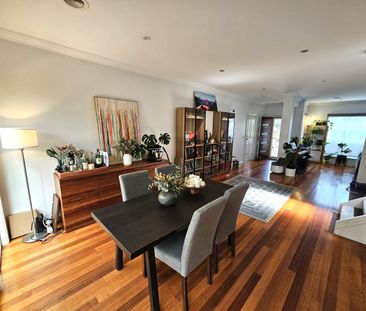 GREAT FAMILY HOME - Photo 2