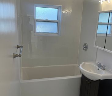 For Lease - 62 Grierson Road Unit# main, Toronto, Ontario - Photo 4