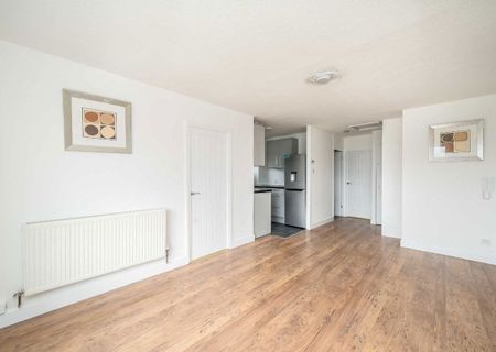 Crusoe Road, CR4 3LG, Mitcham - Photo 4